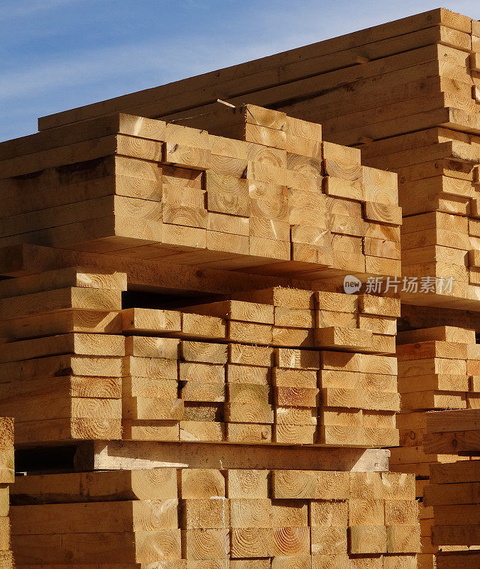 木材/木材场的图像，成堆的木板/木材